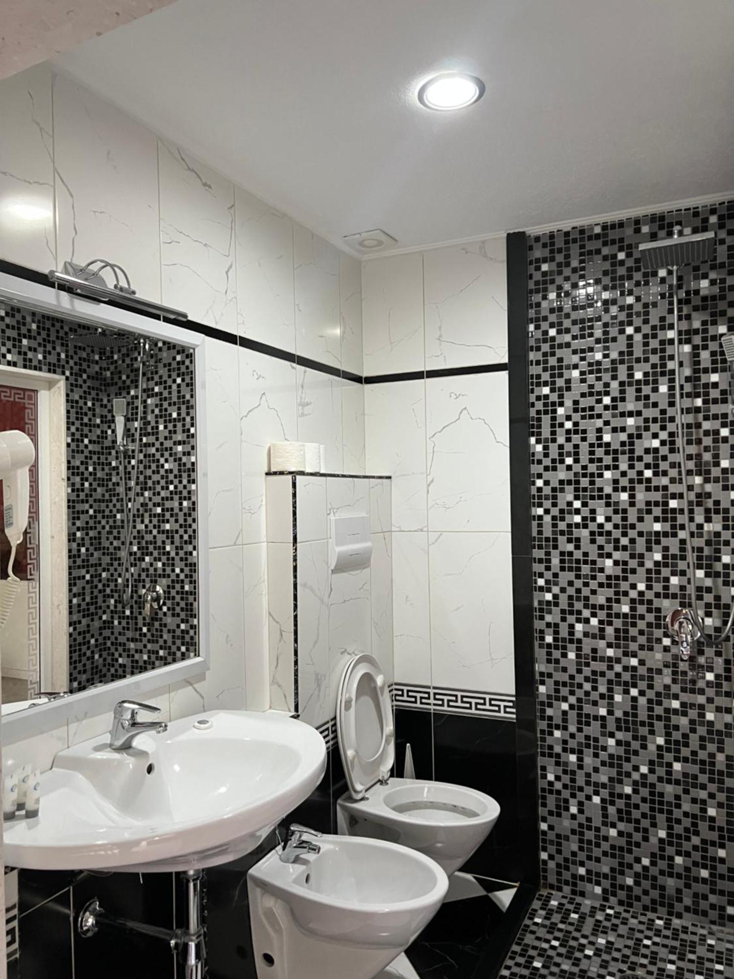 Hotel Kastria Tirana Exteriér fotografie